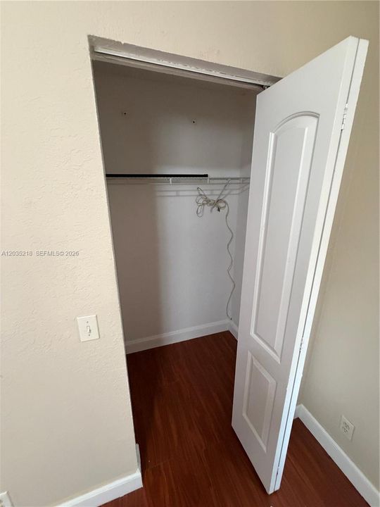 For Rent: $2,800 (3 beds, 1 baths, 1050 Square Feet)