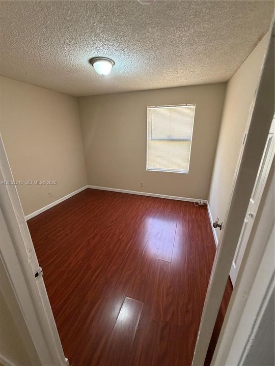 For Rent: $2,800 (3 beds, 1 baths, 1050 Square Feet)