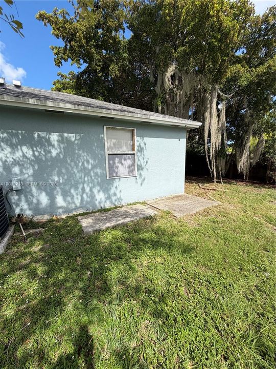 For Rent: $2,800 (3 beds, 1 baths, 1050 Square Feet)