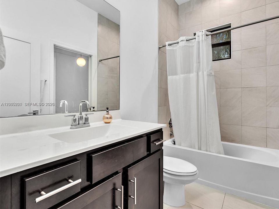For Rent: $4,150 (3 beds, 2 baths, 1508 Square Feet)
