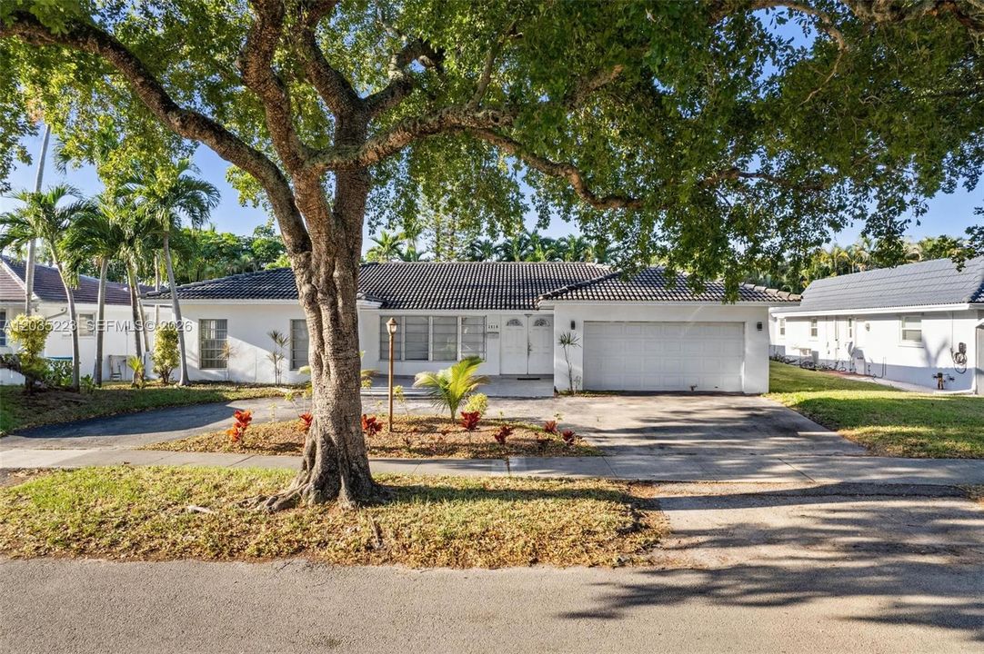 For Sale: $1,249,999 (4 beds, 3 baths, 2438 Square Feet)