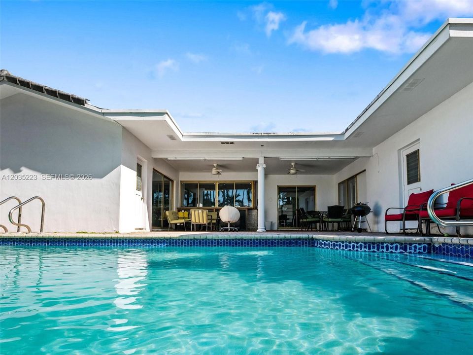 For Sale: $1,249,999 (4 beds, 3 baths, 2438 Square Feet)
