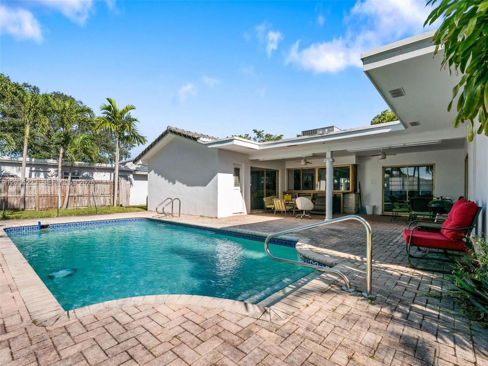 For Sale: $1,249,999 (4 beds, 3 baths, 2438 Square Feet)