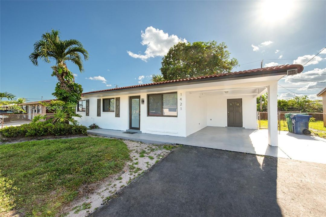 For Sale: $449,000 (4 beds, 2 baths, 1086 Square Feet)