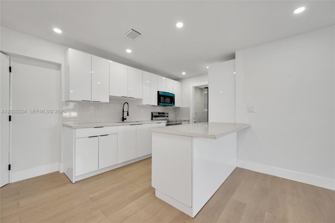 For Sale: $449,000 (4 beds, 2 baths, 1086 Square Feet)