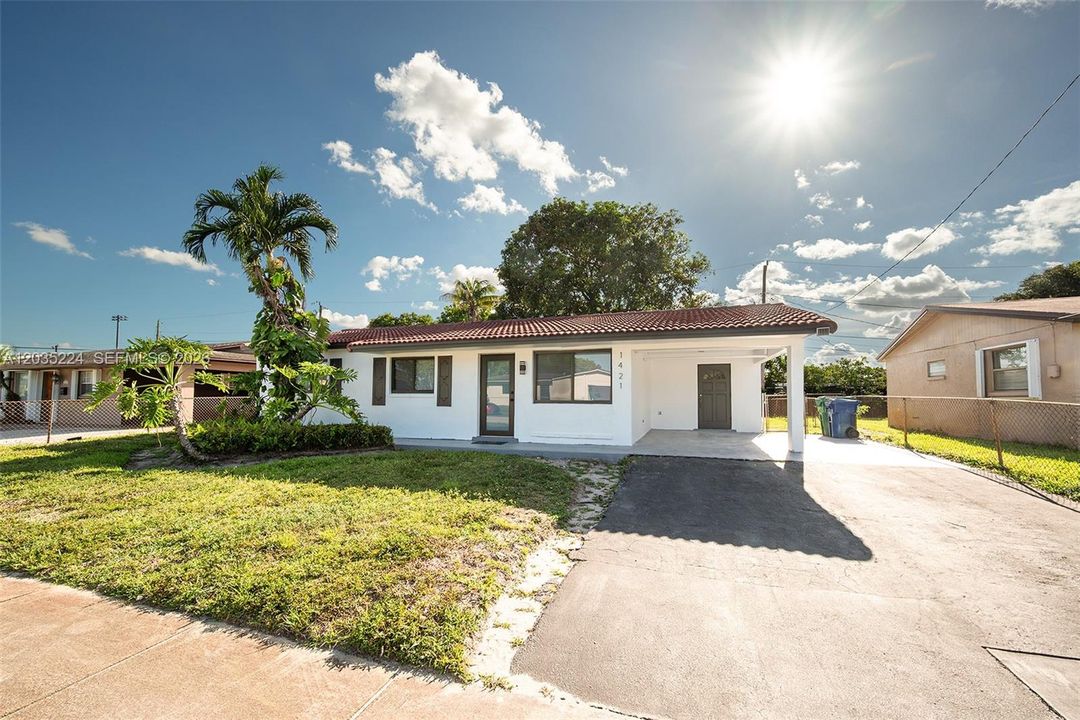 For Sale: $449,000 (4 beds, 2 baths, 1086 Square Feet)