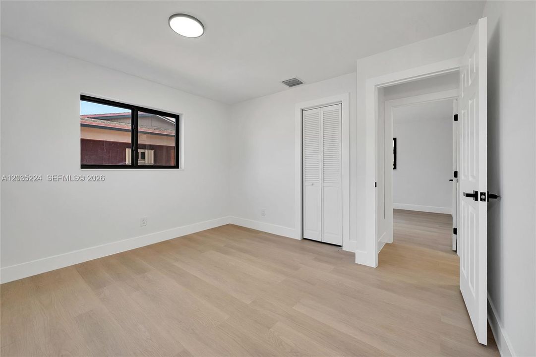 For Sale: $449,000 (4 beds, 2 baths, 1086 Square Feet)