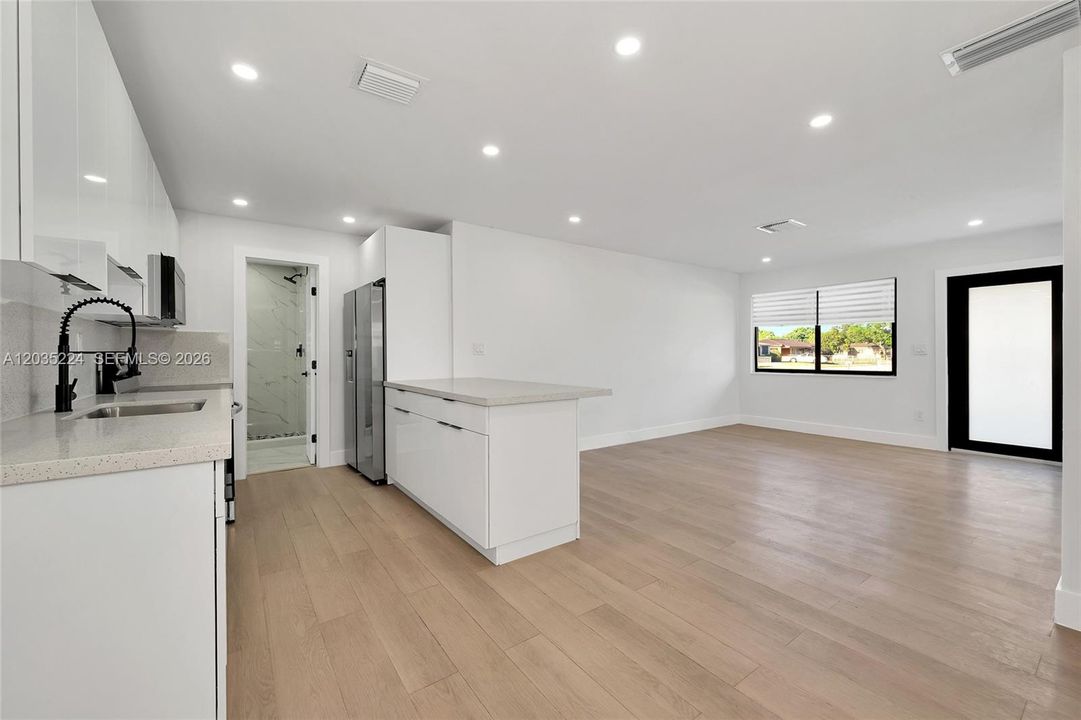 For Sale: $449,000 (4 beds, 2 baths, 1086 Square Feet)