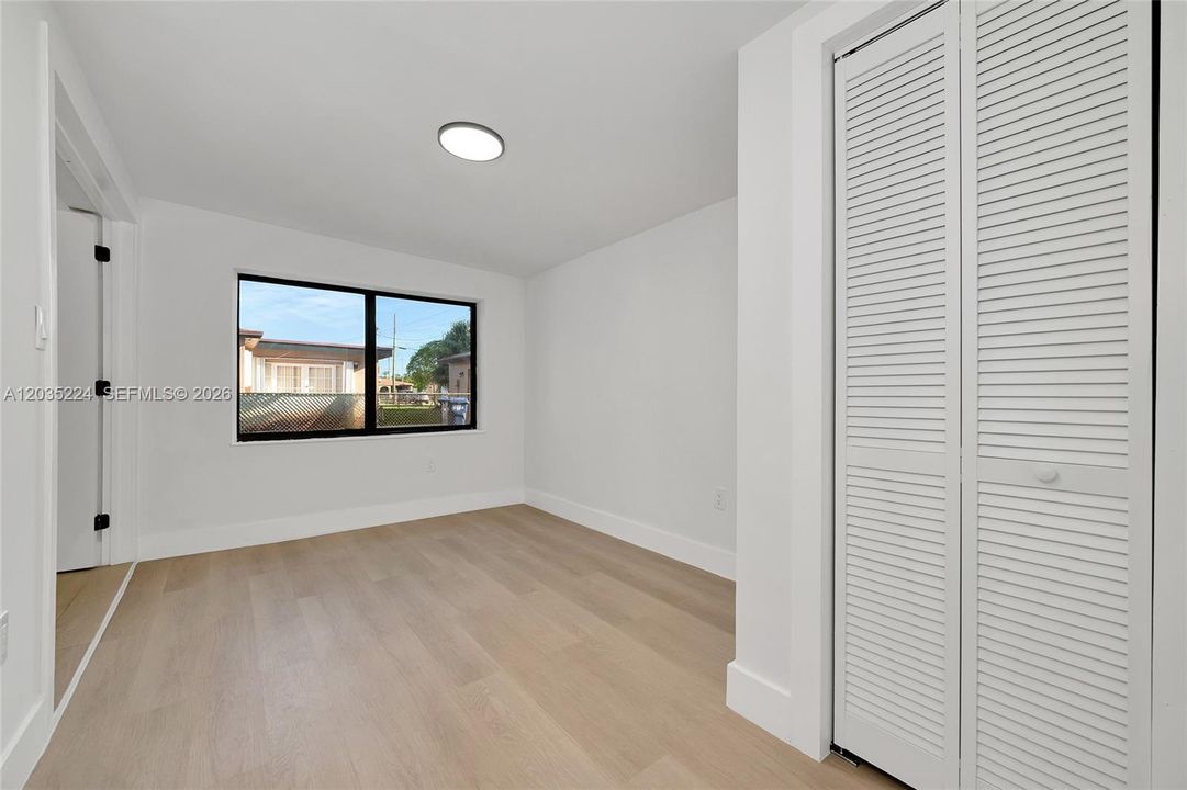 For Sale: $449,000 (4 beds, 2 baths, 1086 Square Feet)