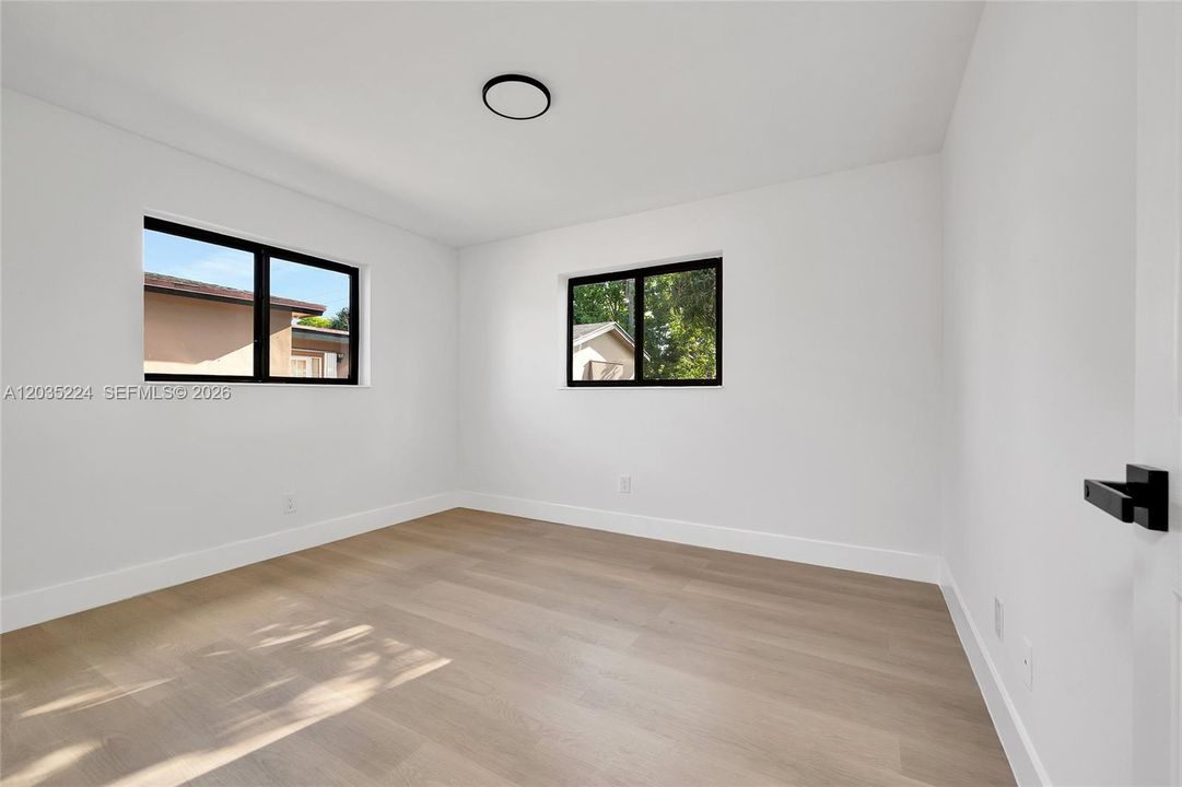 For Sale: $449,000 (4 beds, 2 baths, 1086 Square Feet)