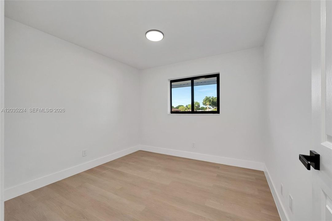 For Sale: $449,000 (4 beds, 2 baths, 1086 Square Feet)