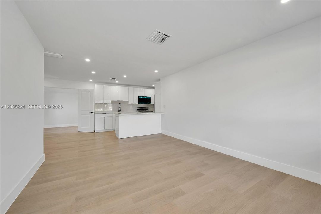 For Sale: $449,000 (4 beds, 2 baths, 1086 Square Feet)