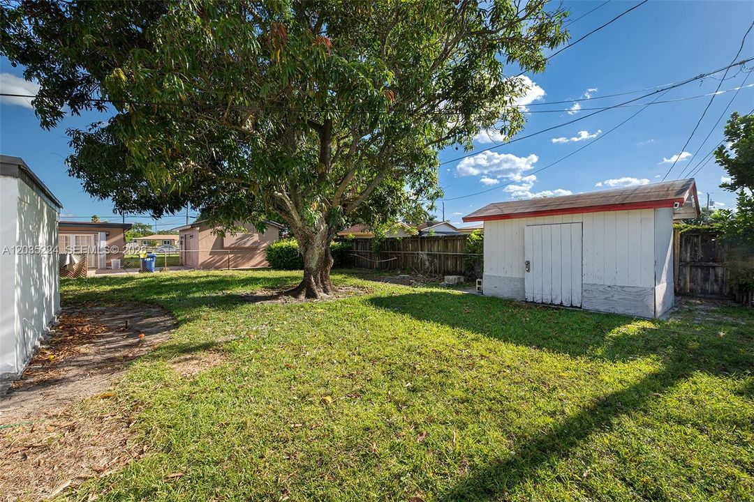 For Sale: $449,000 (4 beds, 2 baths, 1086 Square Feet)