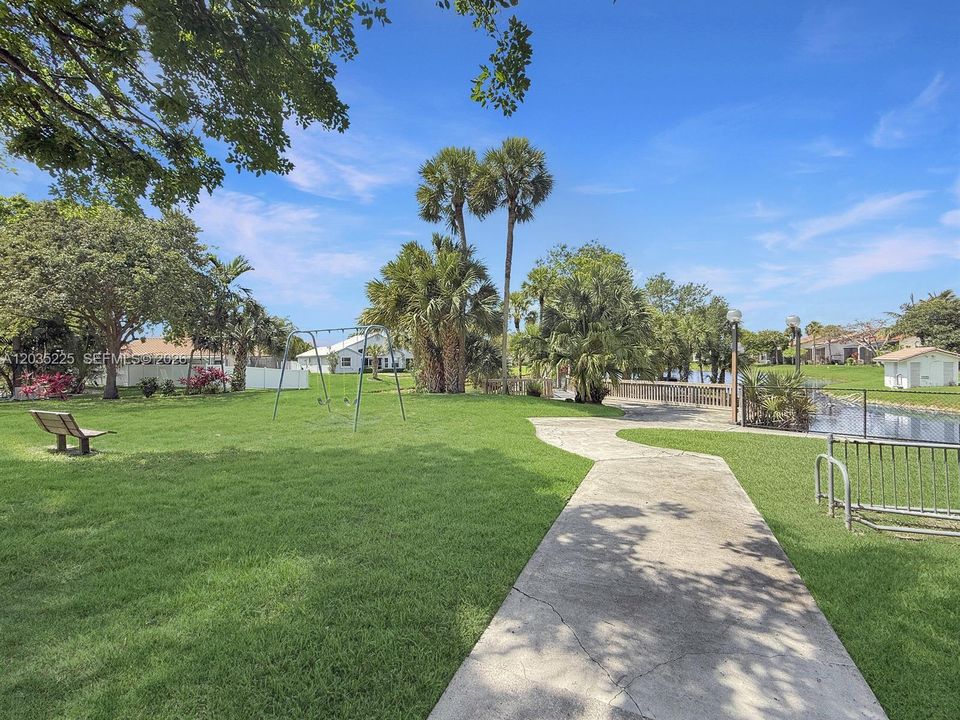 For Sale: $445,000 (2 beds, 2 baths, 1718 Square Feet)