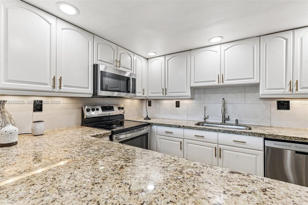 For Sale: $445,000 (2 beds, 2 baths, 1718 Square Feet)