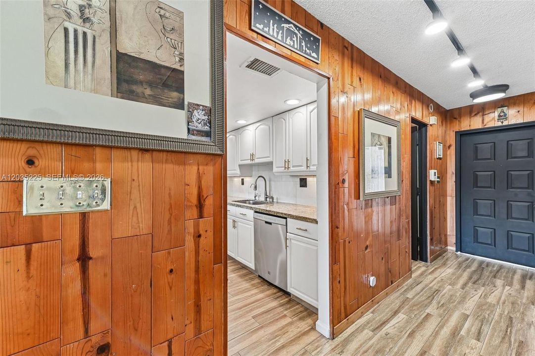 For Sale: $445,000 (2 beds, 2 baths, 1718 Square Feet)