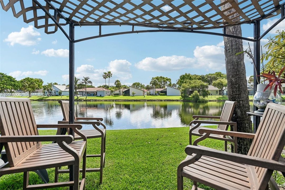 For Sale: $445,000 (2 beds, 2 baths, 1718 Square Feet)