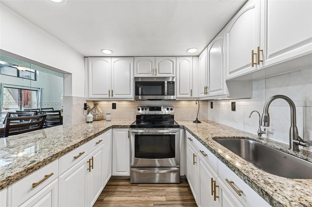 For Sale: $445,000 (2 beds, 2 baths, 1718 Square Feet)