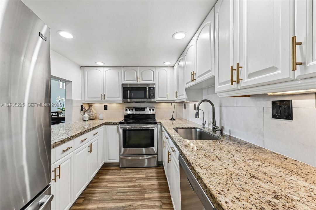 For Sale: $445,000 (2 beds, 2 baths, 1718 Square Feet)