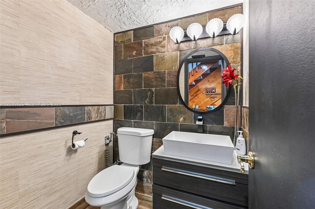 For Sale: $445,000 (2 beds, 2 baths, 1718 Square Feet)