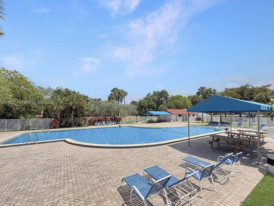 For Sale: $445,000 (2 beds, 2 baths, 1718 Square Feet)