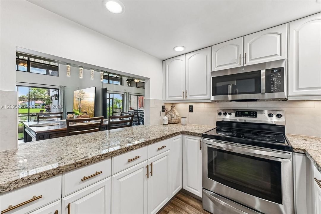 For Sale: $445,000 (2 beds, 2 baths, 1718 Square Feet)