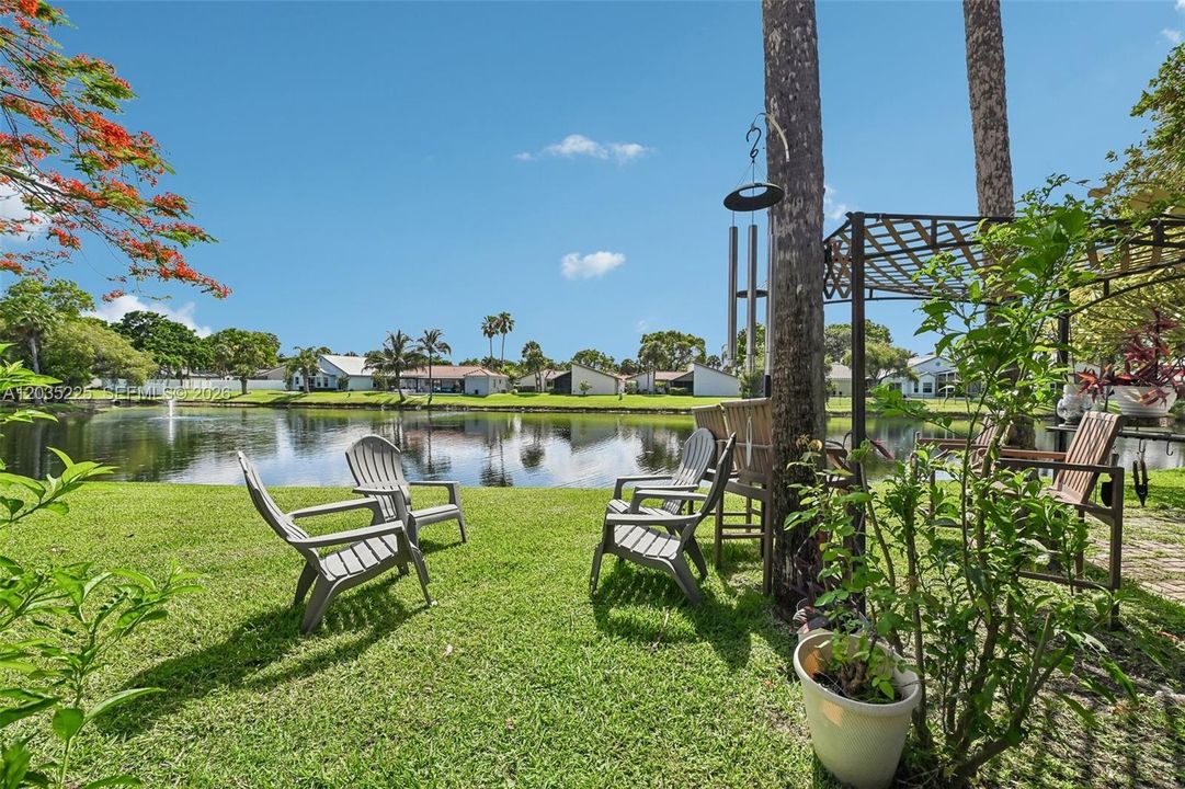 For Sale: $445,000 (2 beds, 2 baths, 1718 Square Feet)