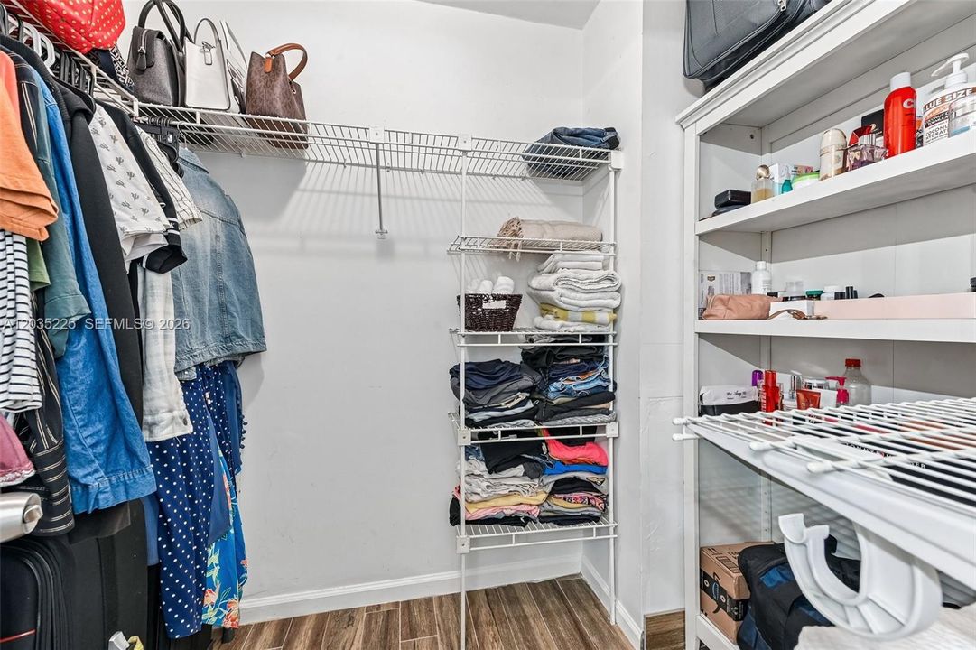 For Sale: $445,000 (2 beds, 2 baths, 1718 Square Feet)