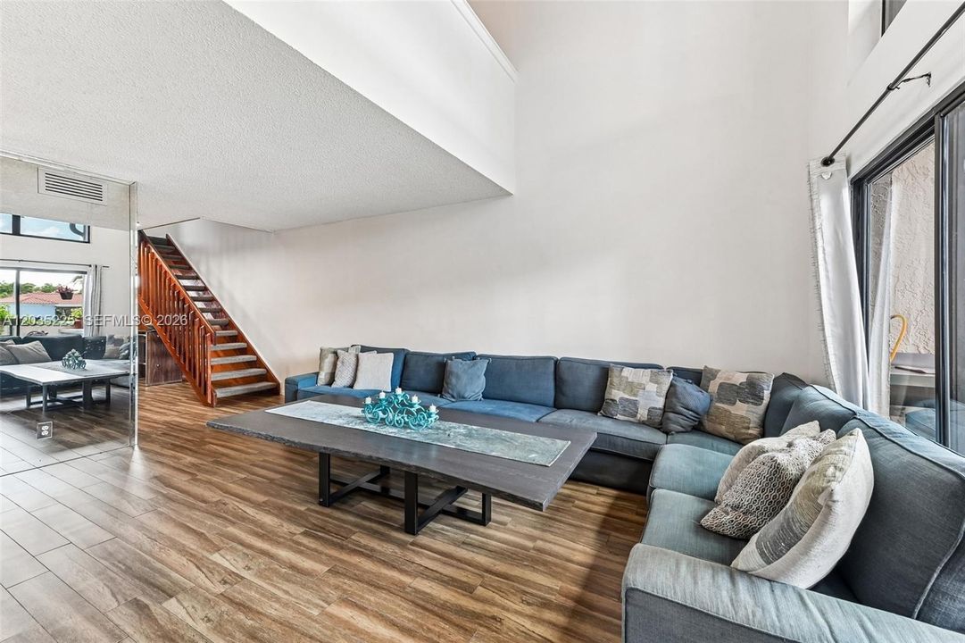 For Sale: $445,000 (2 beds, 2 baths, 1718 Square Feet)