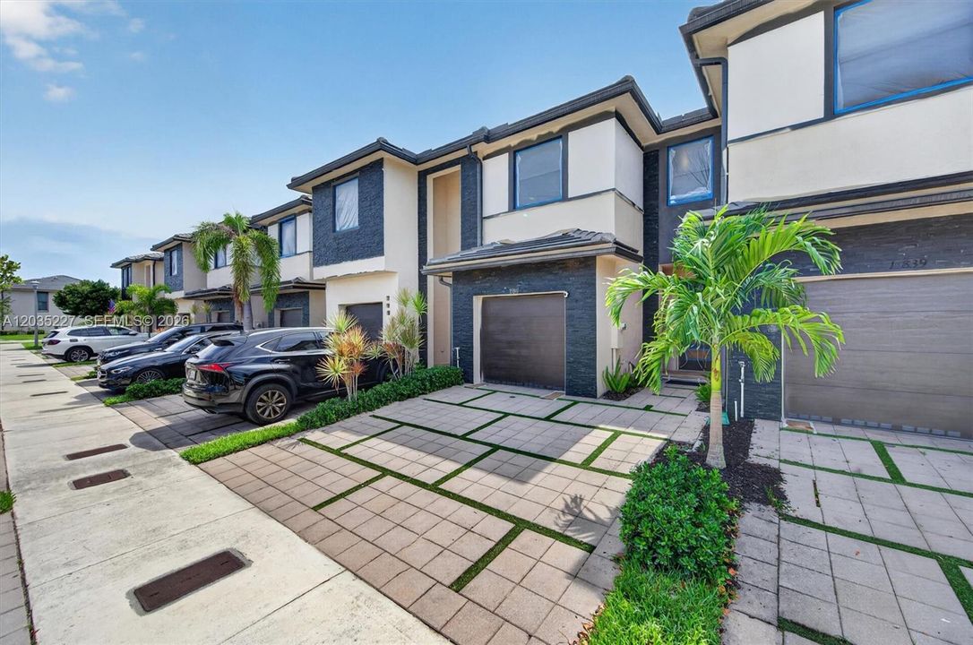 For Sale: $596,789 (3 beds, 2 baths, 1692 Square Feet)