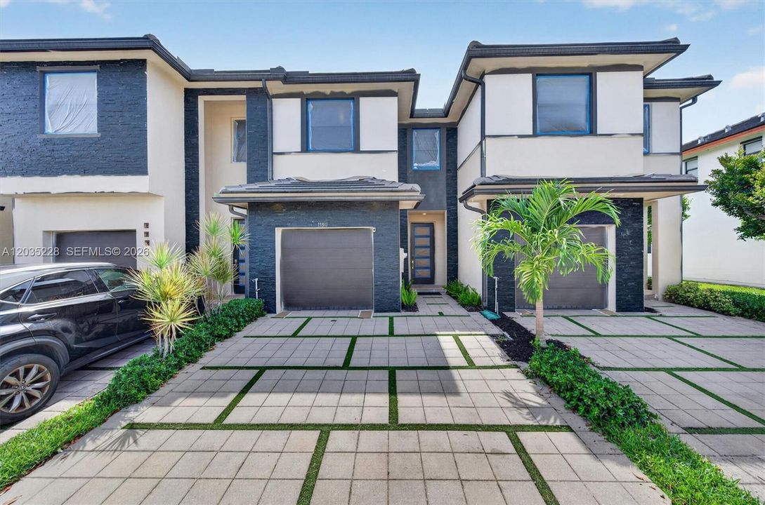 For Rent: $3,550 (3 beds, 2 baths, 1692 Square Feet)