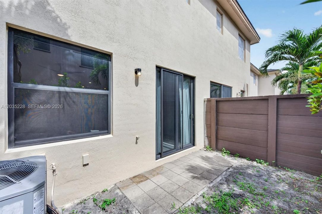 For Rent: $3,550 (3 beds, 2 baths, 1692 Square Feet)