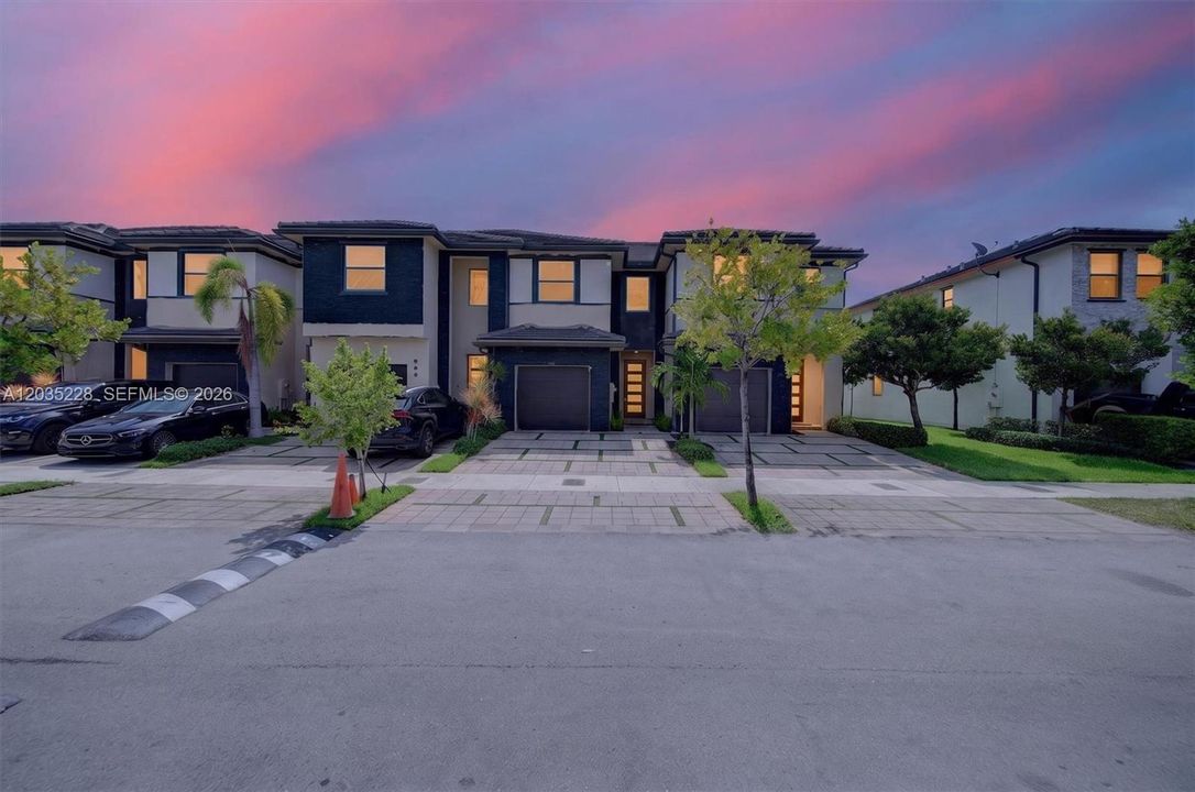 For Rent: $3,550 (3 beds, 2 baths, 1692 Square Feet)