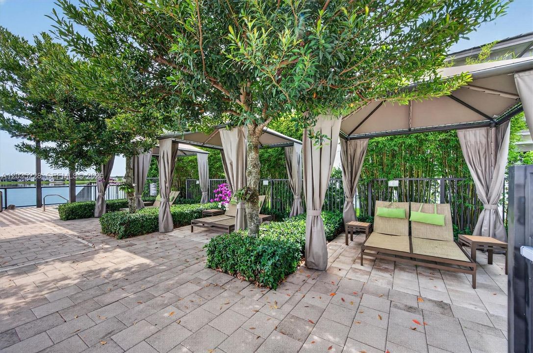 For Rent: $3,550 (3 beds, 2 baths, 1692 Square Feet)
