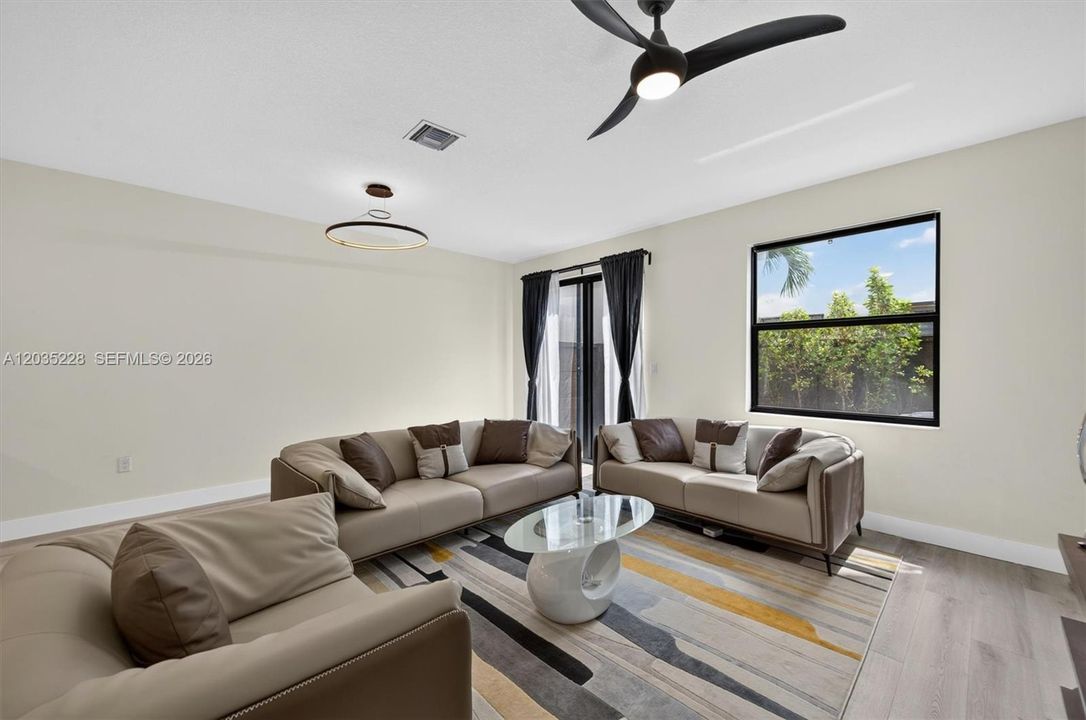 For Rent: $3,550 (3 beds, 2 baths, 1692 Square Feet)
