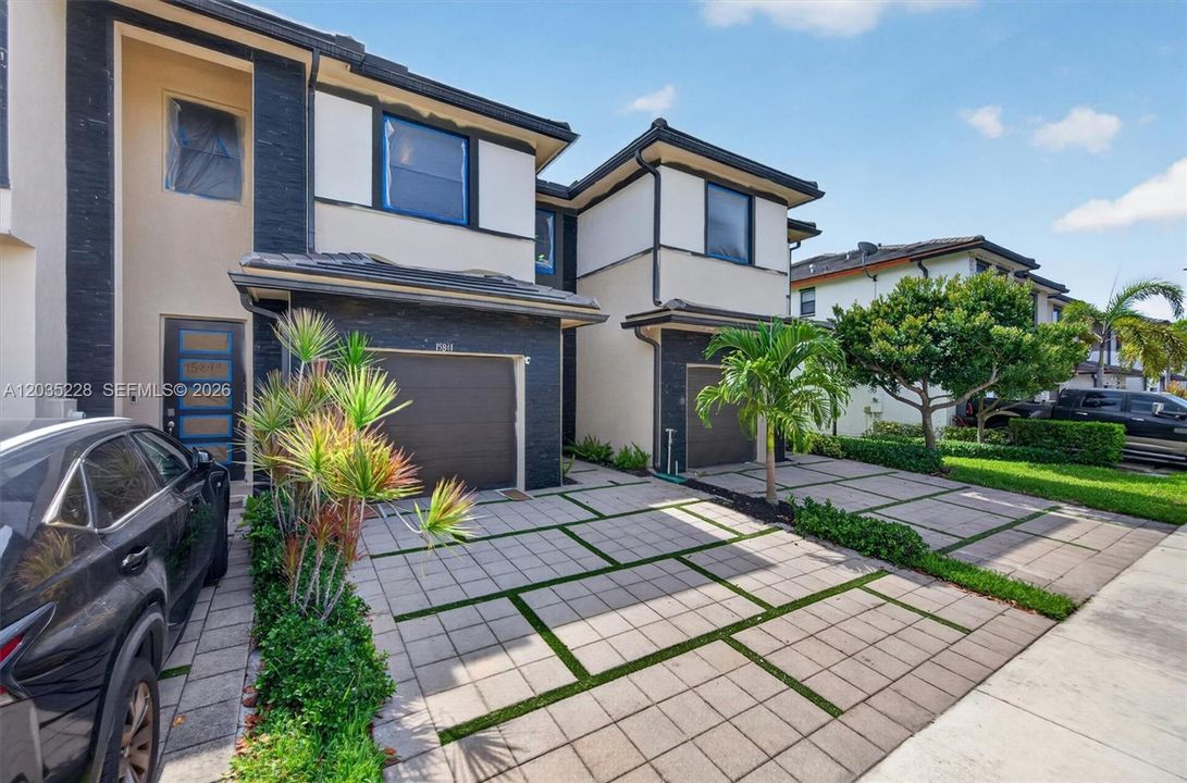 For Rent: $3,550 (3 beds, 2 baths, 1692 Square Feet)