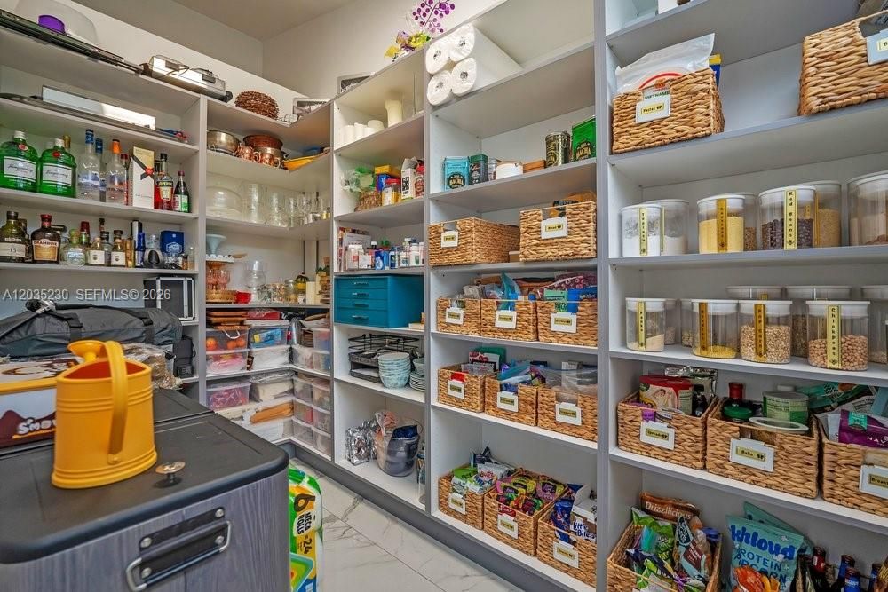 На продажу: $5,800,000 (4 спален, 4 ванн, 5090 Квадратных фут)
