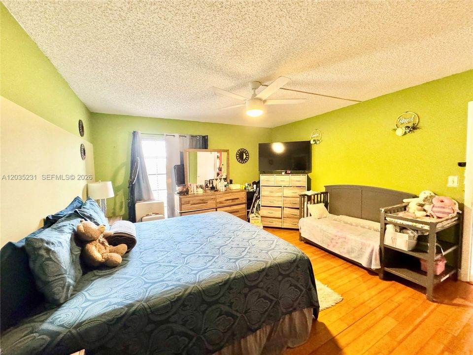 For Rent: $1,500 (1 beds, 1 baths, 833 Square Feet)