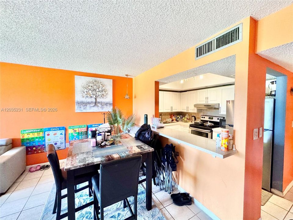 For Rent: $1,500 (1 beds, 1 baths, 833 Square Feet)