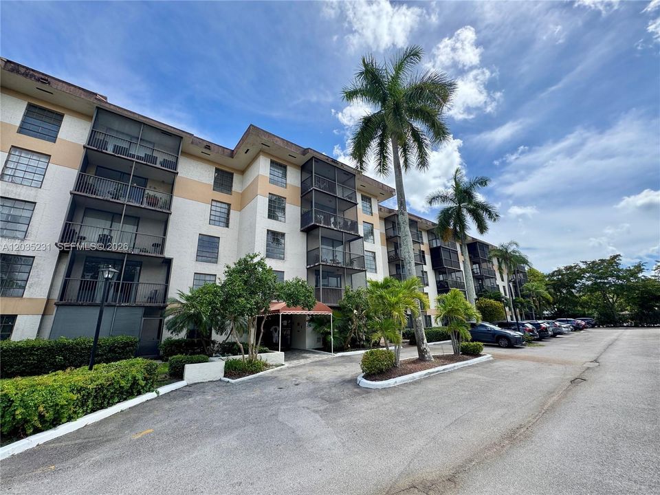 For Rent: $1,500 (1 beds, 1 baths, 833 Square Feet)