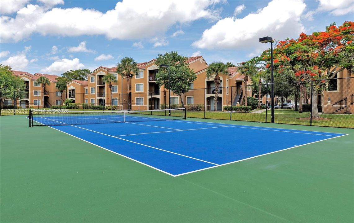 出租: $2,000 (2 贝兹, 2 浴室, 981 平方英尺)