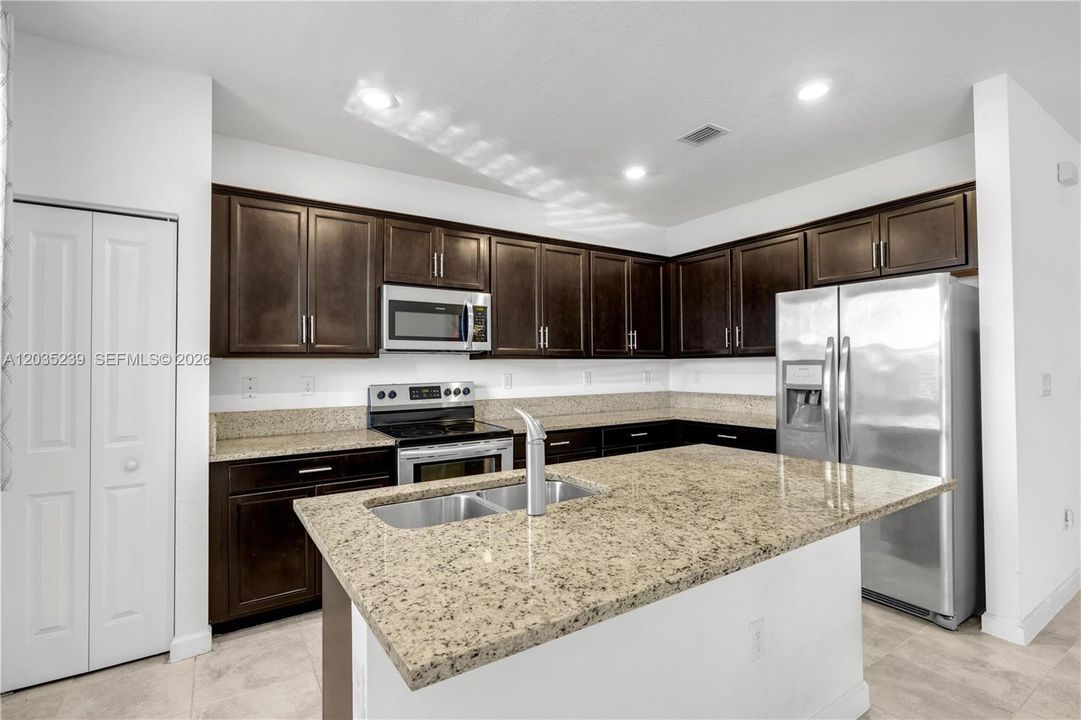 For Sale: $455,000 (3 beds, 2 baths, 1887 Square Feet)