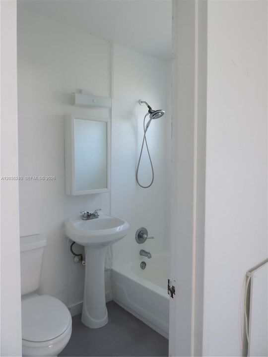 For Sale: $375,000 (1 beds, 1 baths, 479 Square Feet)