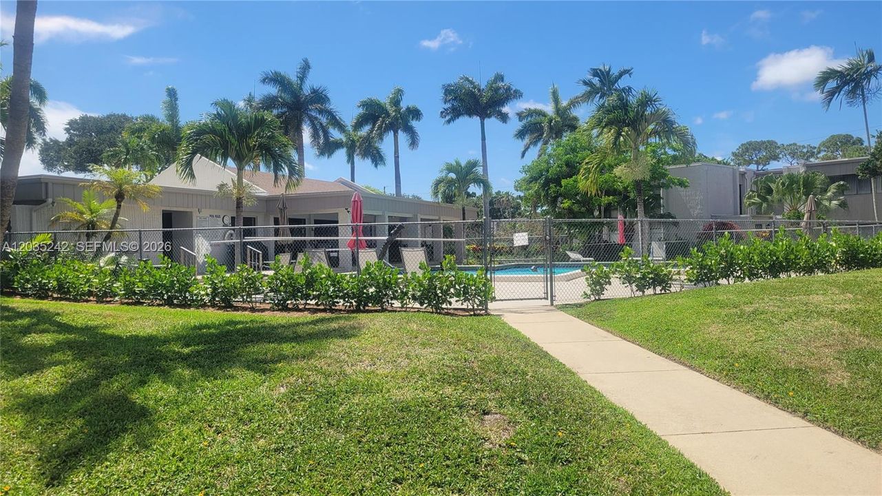 For Sale: $264,899 (2 beds, 2 baths, 1500 Square Feet)