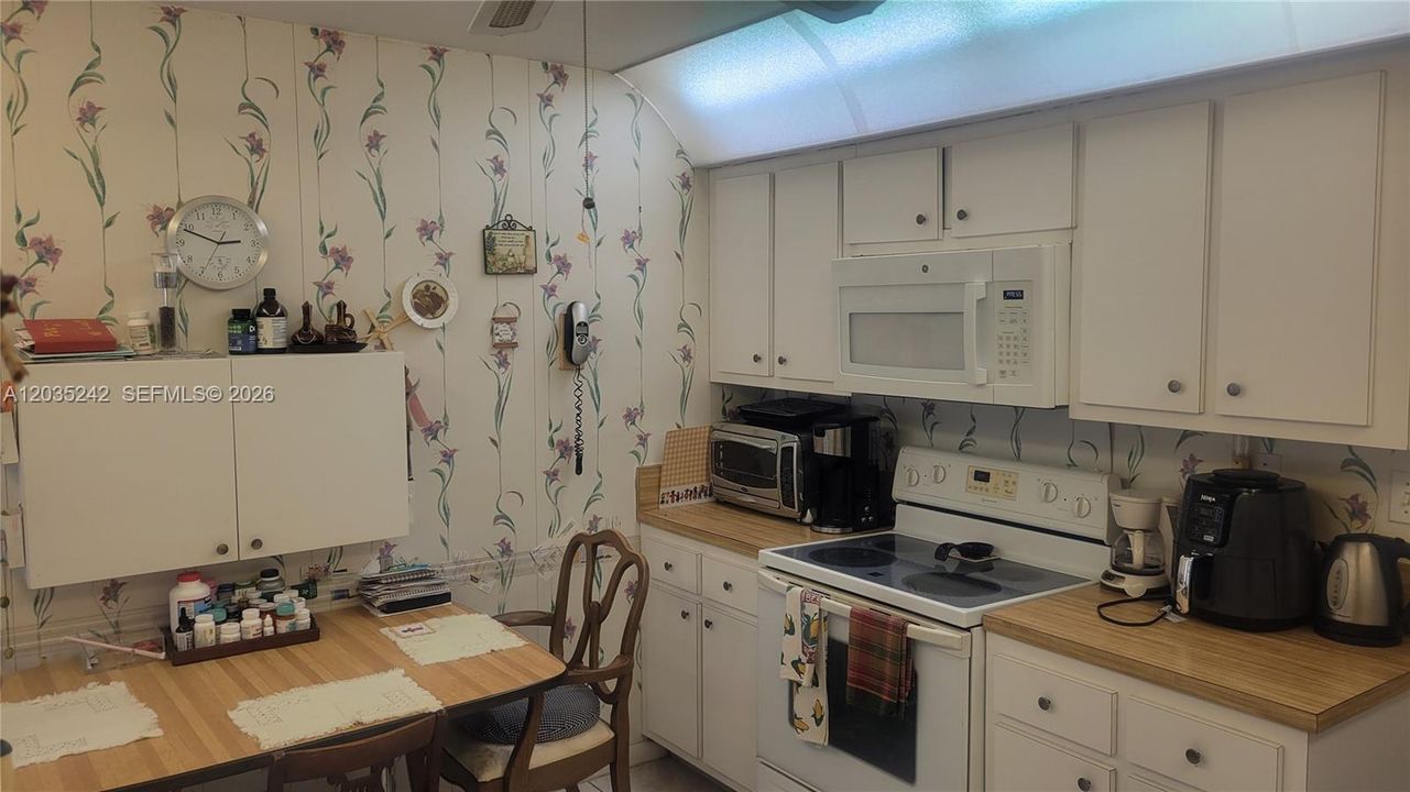For Sale: $264,899 (2 beds, 2 baths, 1500 Square Feet)