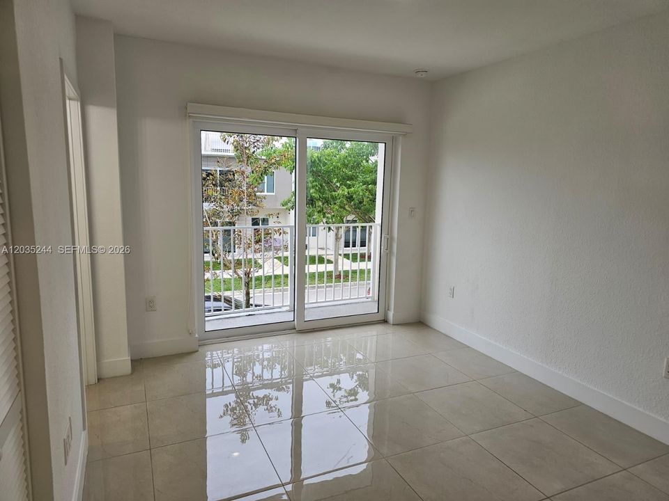 For Rent: $2,500 (4 beds, 3 baths, 1398 Square Feet)