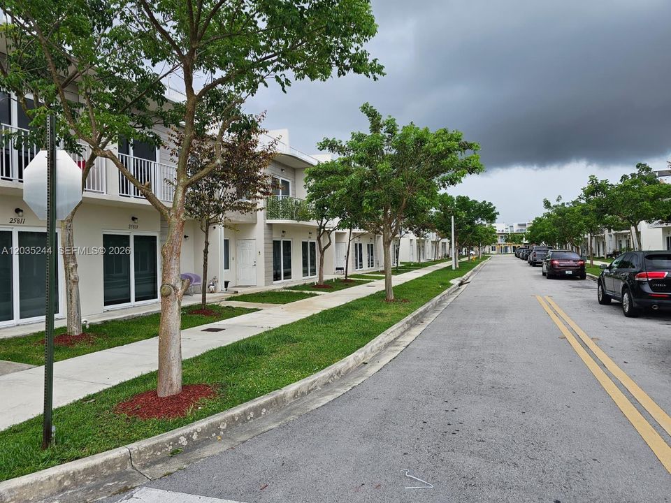 For Rent: $2,500 (4 beds, 3 baths, 1398 Square Feet)