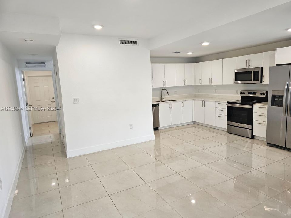 For Rent: $2,500 (4 beds, 3 baths, 1398 Square Feet)