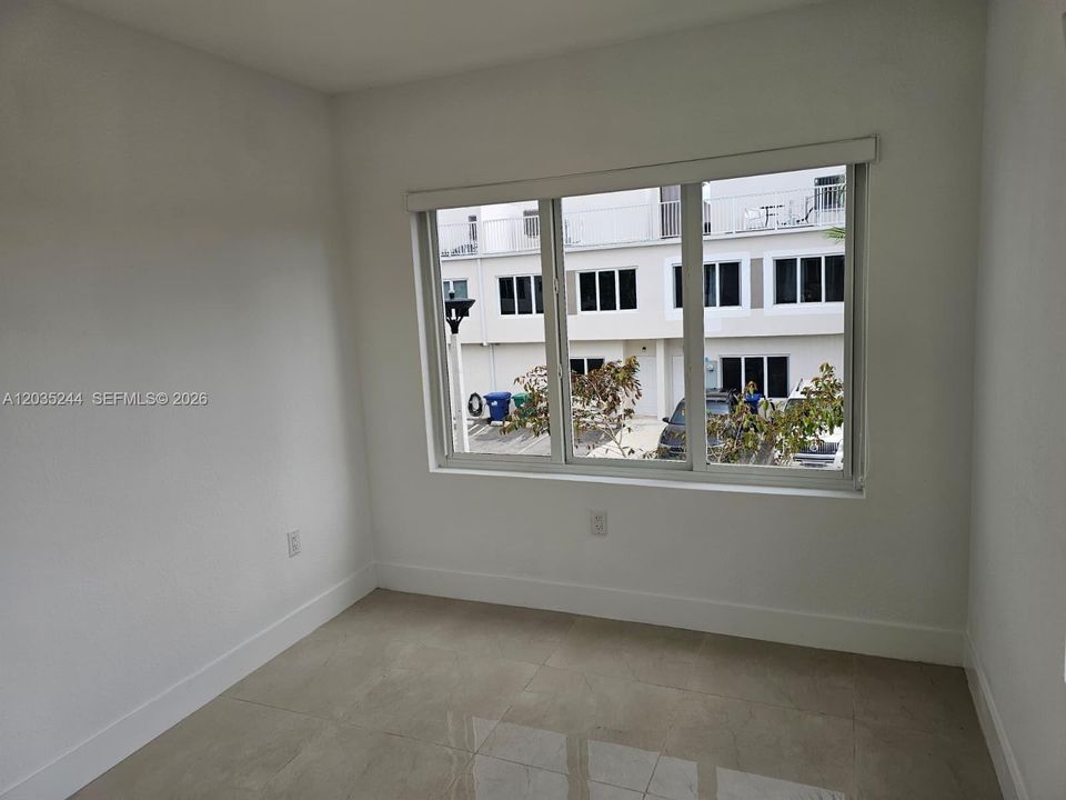 For Rent: $2,500 (4 beds, 3 baths, 1398 Square Feet)