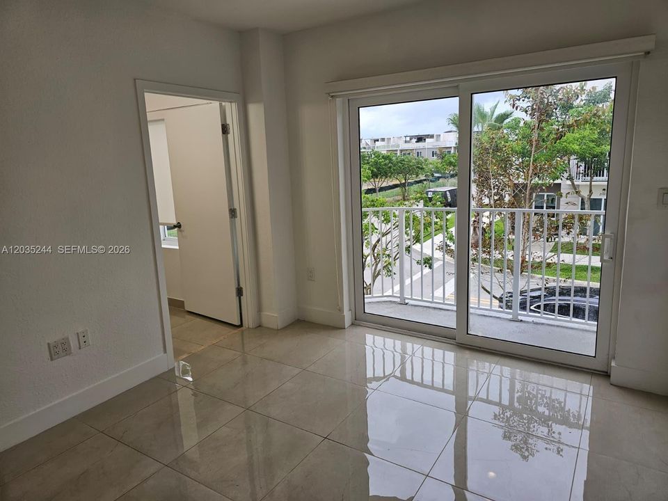 For Rent: $2,500 (4 beds, 3 baths, 1398 Square Feet)
